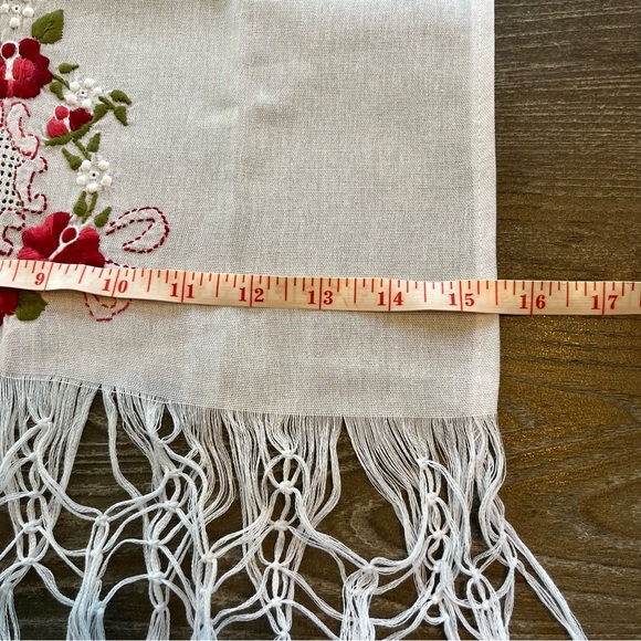 Embroidered floral linen kitchen - Picture 4 of 5
